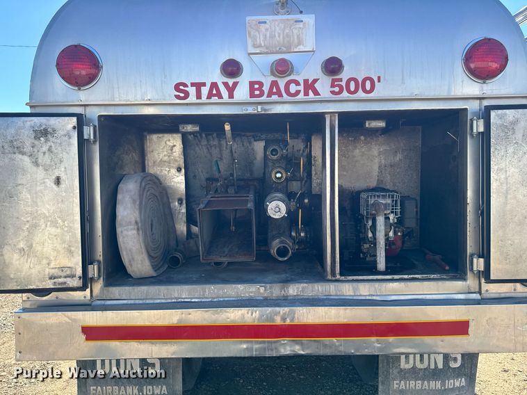 image for item DT0629 1998 Ford F700 water truck