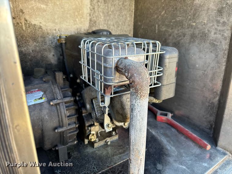 image for item DT0629 1998 Ford F700 water truck