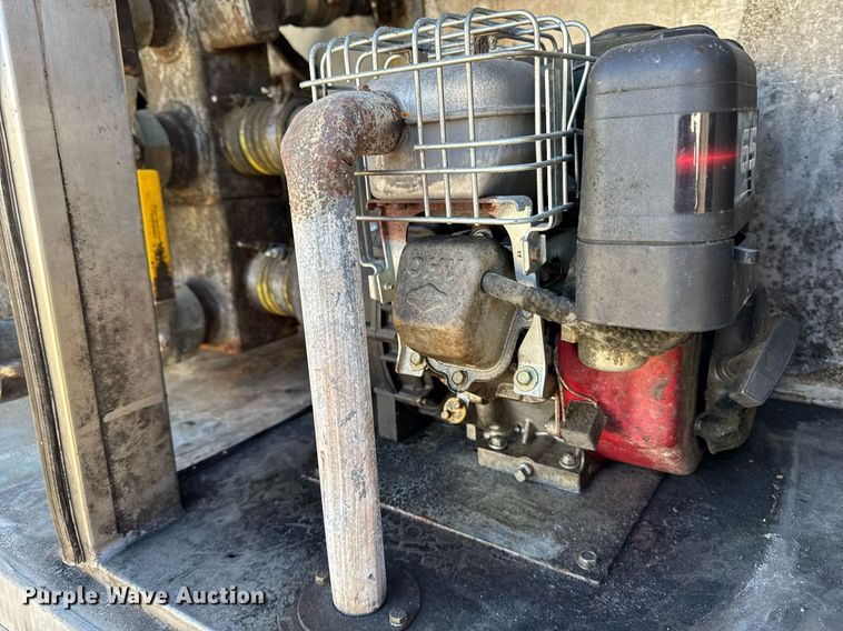 image for item DT0629 1998 Ford F700 water truck