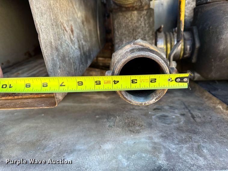 image for item DT0629 1998 Ford F700 water truck