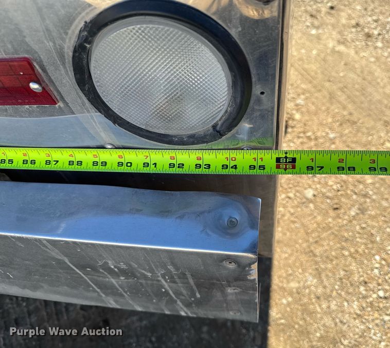 image for item DT0629 1998 Ford F700 water truck