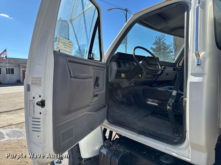 image for item DT0629 1998 Ford F700 water truck