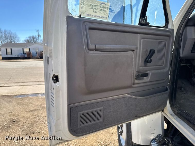 image for item DT0629 1998 Ford F700 water truck