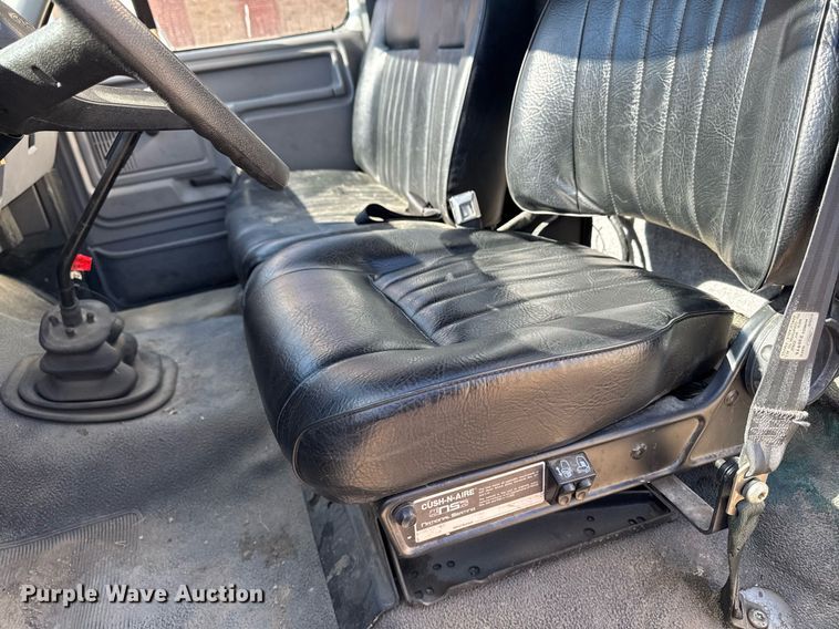 image for item DT0629 1998 Ford F700 water truck