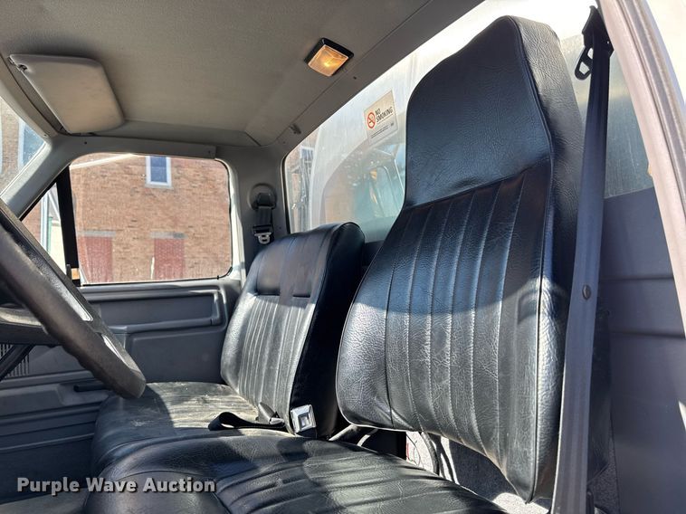 image for item DT0629 1998 Ford F700 water truck