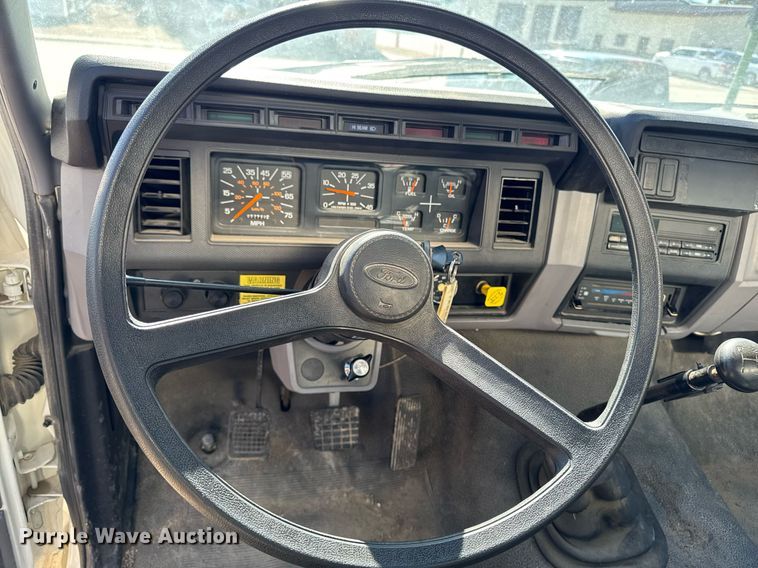 image for item DT0629 1998 Ford F700 water truck