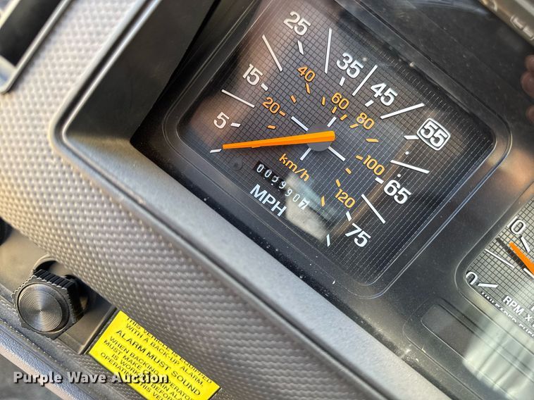 image for item DT0629 1998 Ford F700 water truck