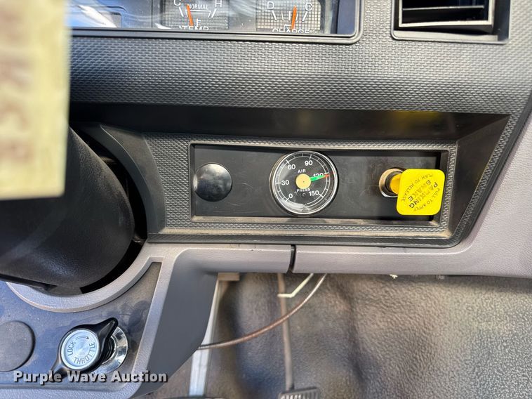 image for item DT0629 1998 Ford F700 water truck