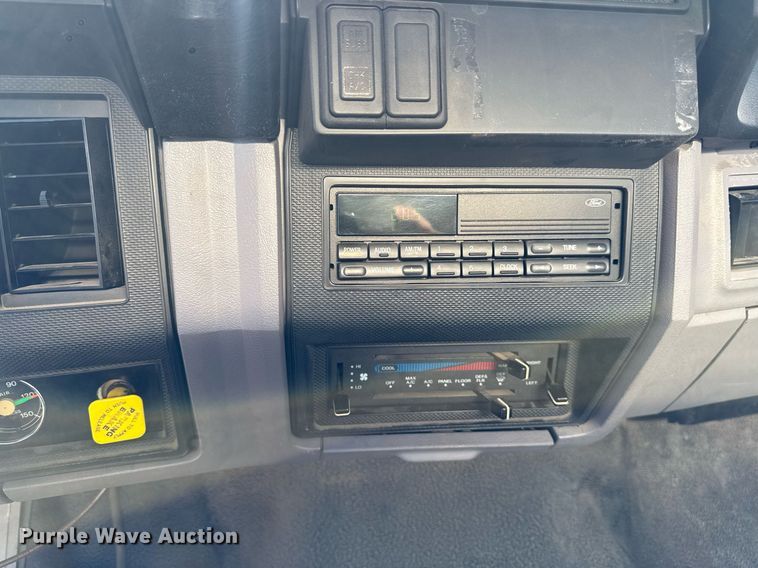 image for item DT0629 1998 Ford F700 water truck