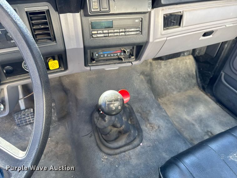 image for item DT0629 1998 Ford F700 water truck