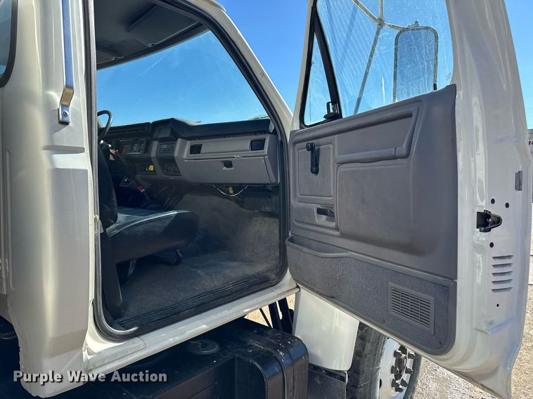 image for item DT0629 1998 Ford F700 water truck