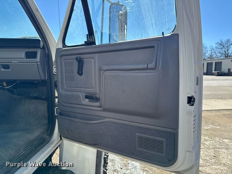 image for item DT0629 1998 Ford F700 water truck