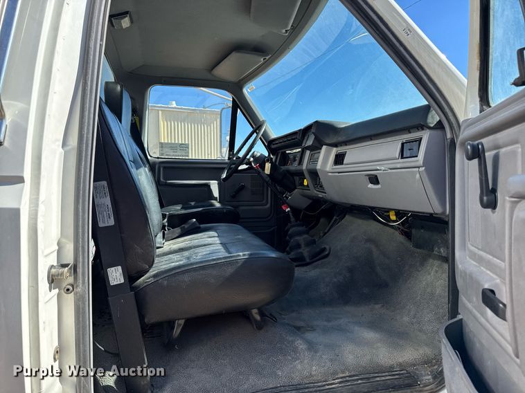 image for item DT0629 1998 Ford F700 water truck