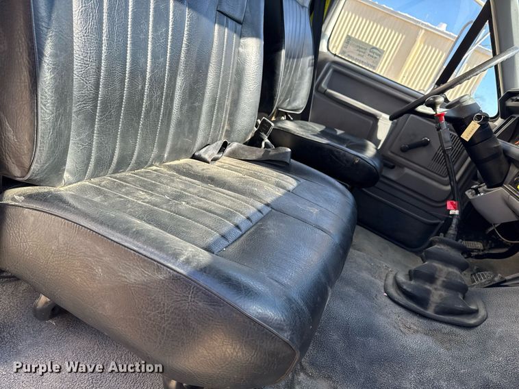 image for item DT0629 1998 Ford F700 water truck