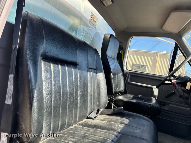 image for item DT0629 1998 Ford F700 water truck