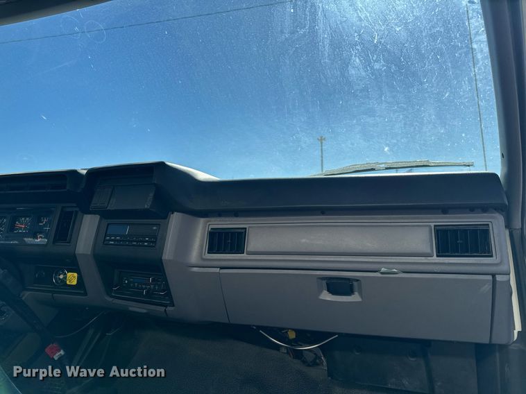 image for item DT0629 1998 Ford F700 water truck