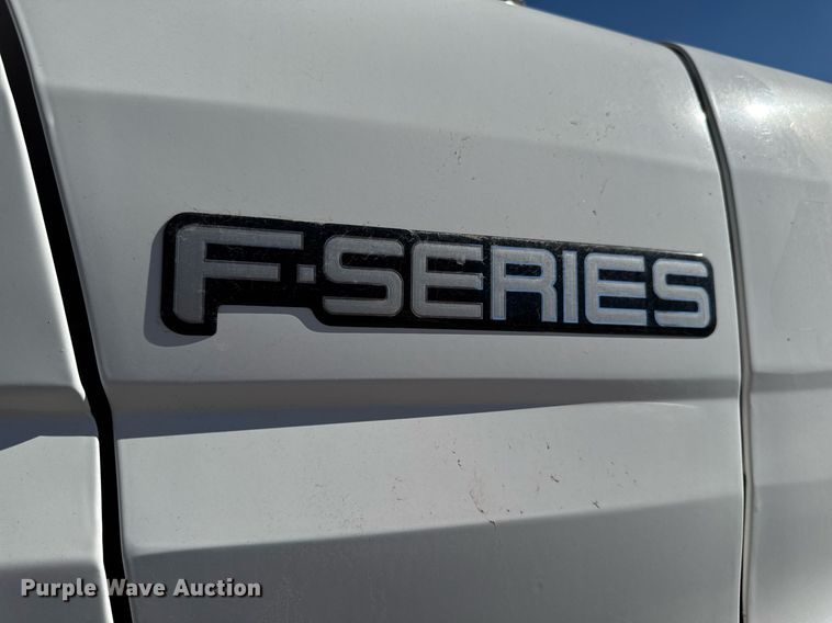 image for item DT0629 1998 Ford F700 water truck