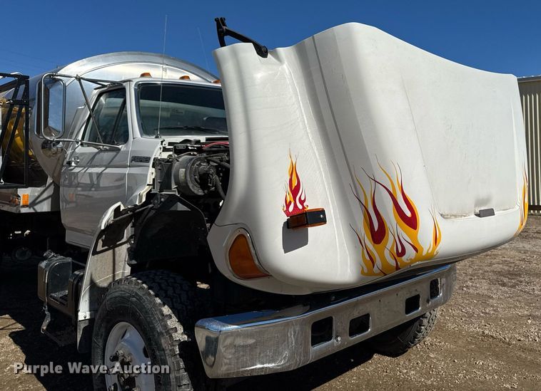image for item DT0629 1998 Ford F700 water truck