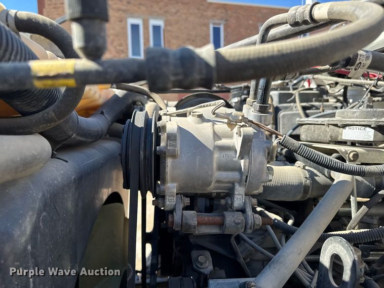 image for item DT0629 1998 Ford F700 water truck