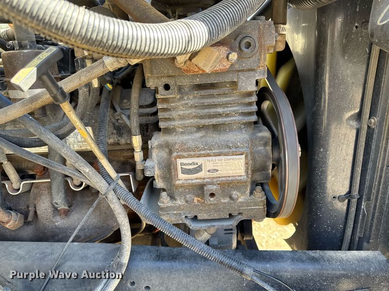 image for item DT0629 1998 Ford F700 water truck