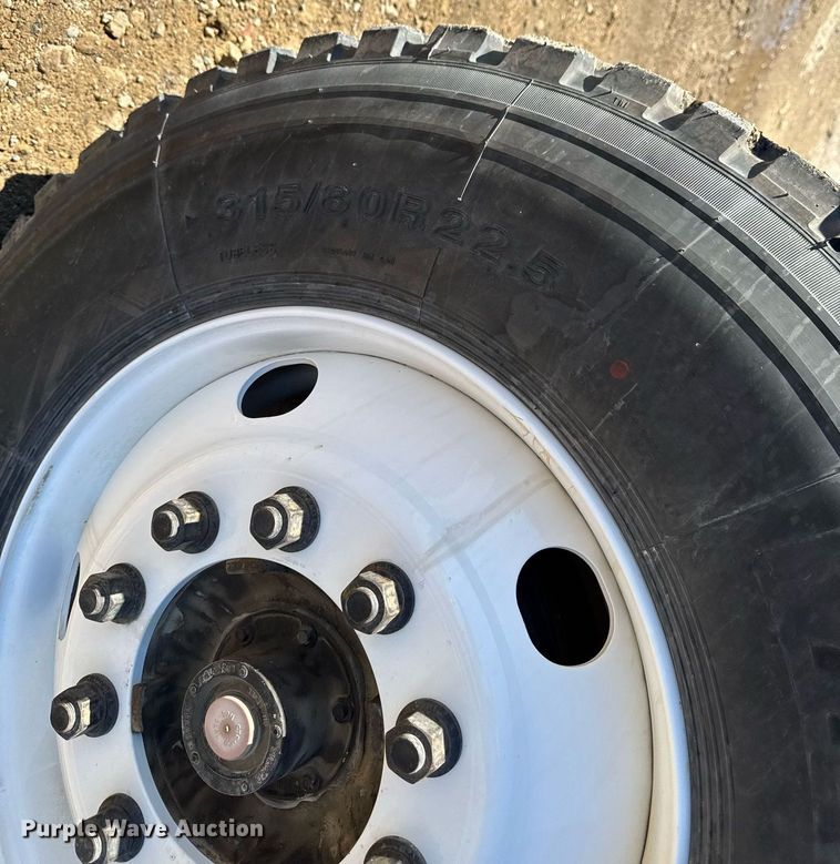 image for item DT0629 1998 Ford F700 water truck