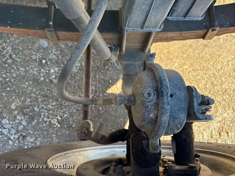 image for item DT0629 1998 Ford F700 water truck