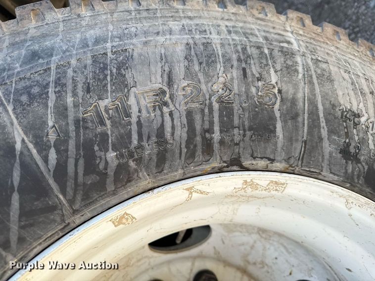 image for item DT0629 1998 Ford F700 water truck