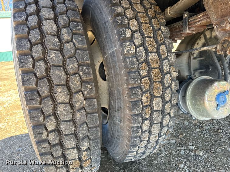 image for item DT0629 1998 Ford F700 water truck