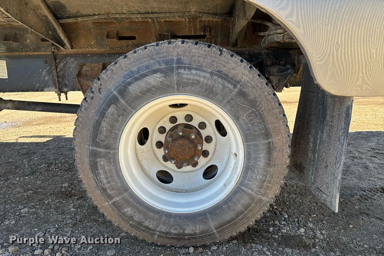 image for item DT0629 1998 Ford F700 water truck
