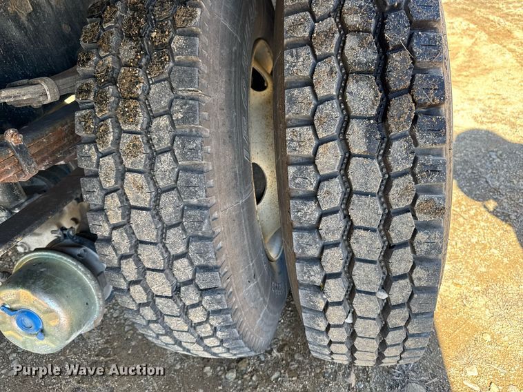 image for item DT0629 1998 Ford F700 water truck