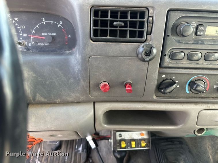 image for item DV0583 1999 Ford F450 Super Duty dump truck