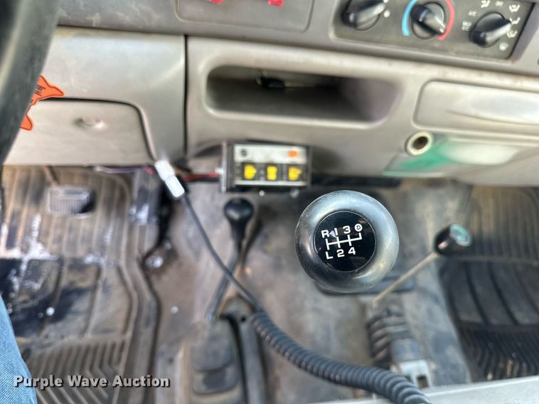 image for item DV0583 1999 Ford F450 Super Duty dump truck