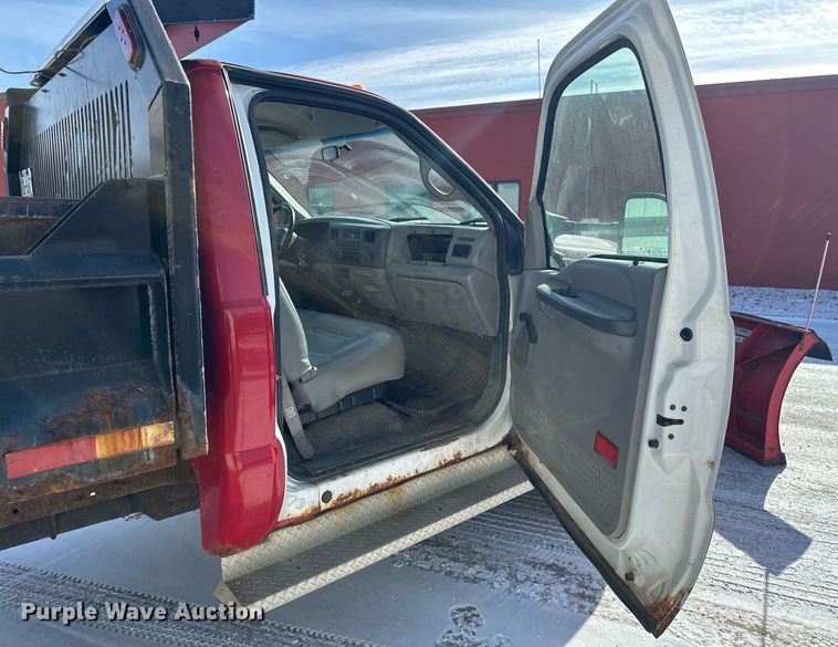 image for item DV0583 1999 Ford F450 Super Duty dump truck