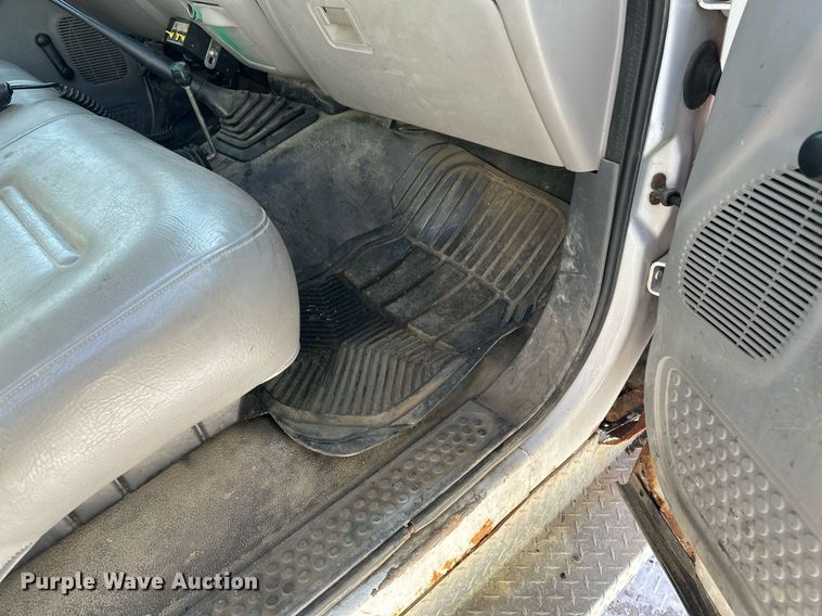 image for item DV0583 1999 Ford F450 Super Duty dump truck