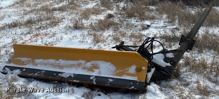 image for item DV0586 Henke 8' W wing plow