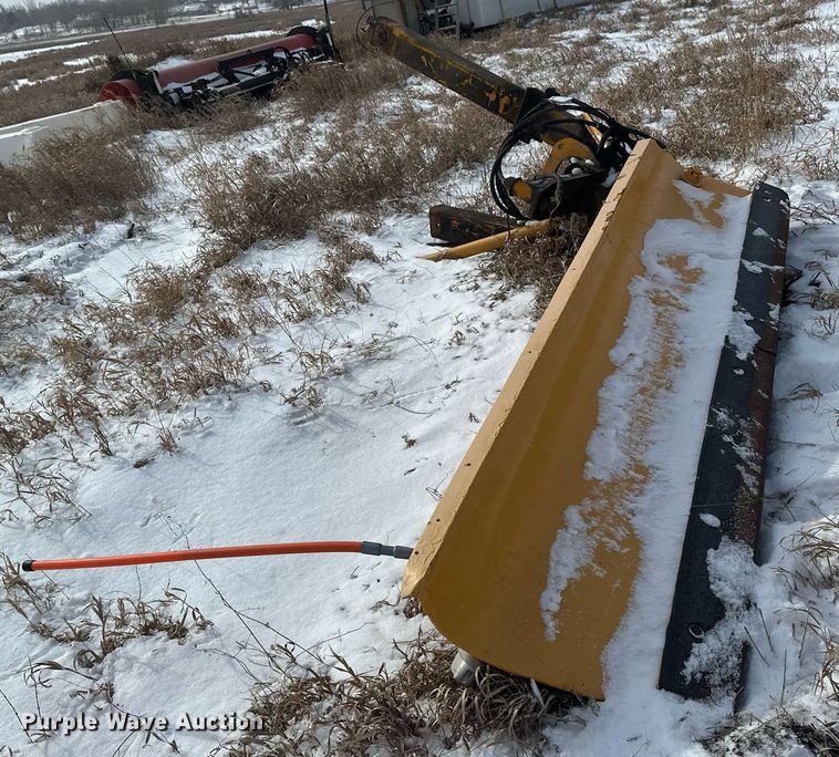 image for item DV0586 Henke 8' W wing plow