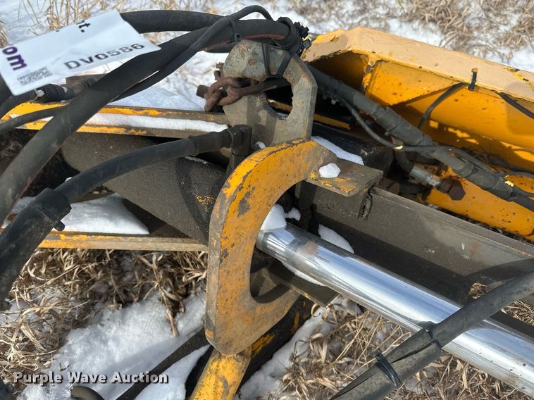 image for item DV0586 Henke 8' W wing plow