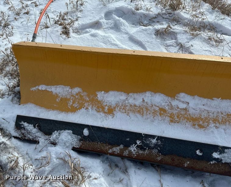 image for item DV0586 Henke 8' W wing plow