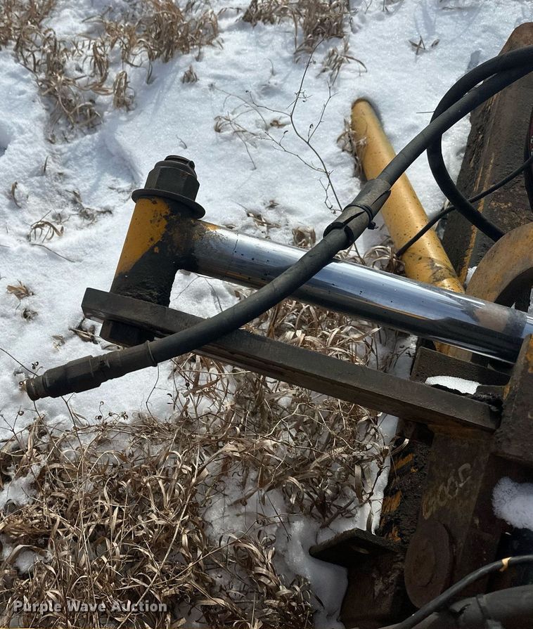 image for item DV0586 Henke 8' W wing plow