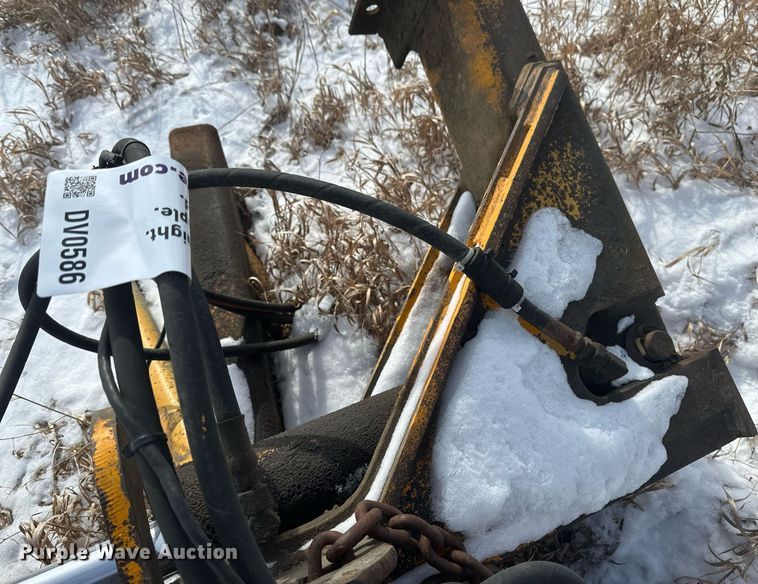 image for item DV0586 Henke 8' W wing plow