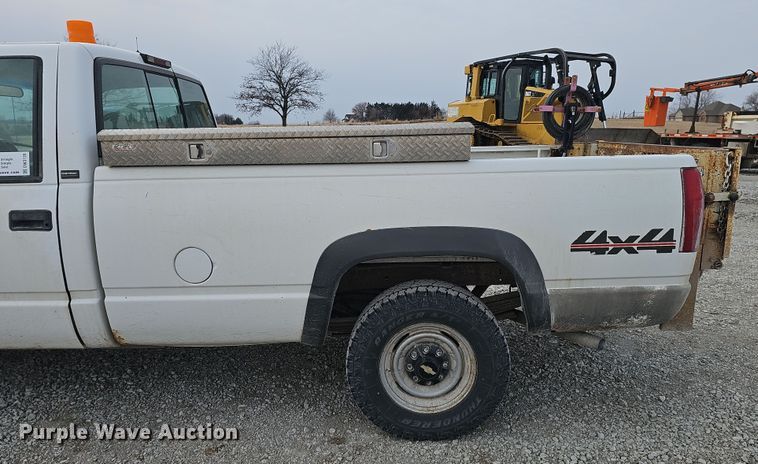 image for item DW3126 1996 Chevrolet K2500 Cheyenne pickup truck