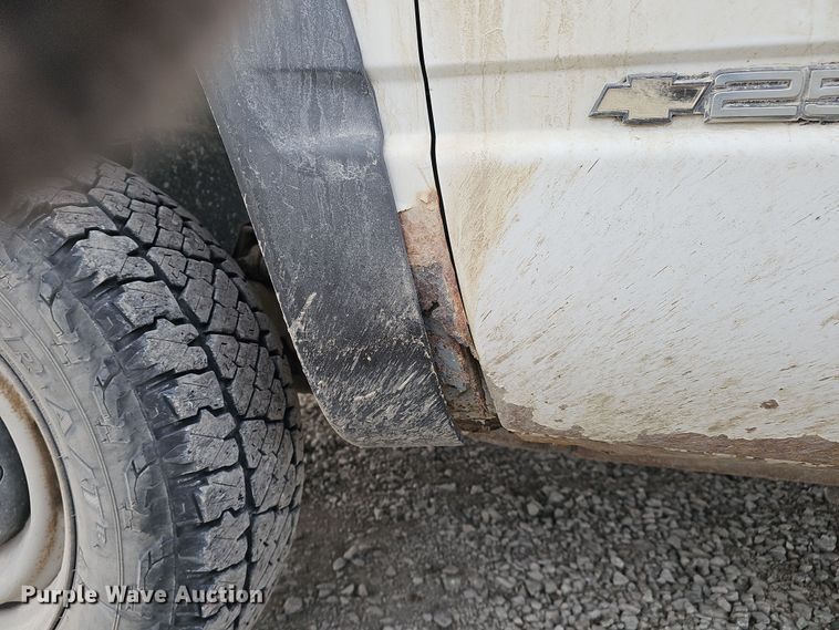 image for item DW3126 1996 Chevrolet K2500 Cheyenne pickup truck