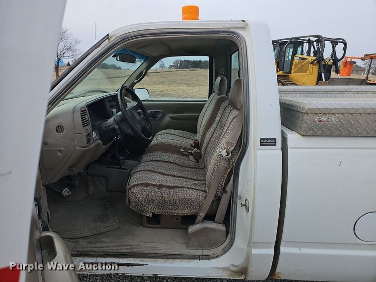 image for item DW3126 1996 Chevrolet K2500 Cheyenne pickup truck