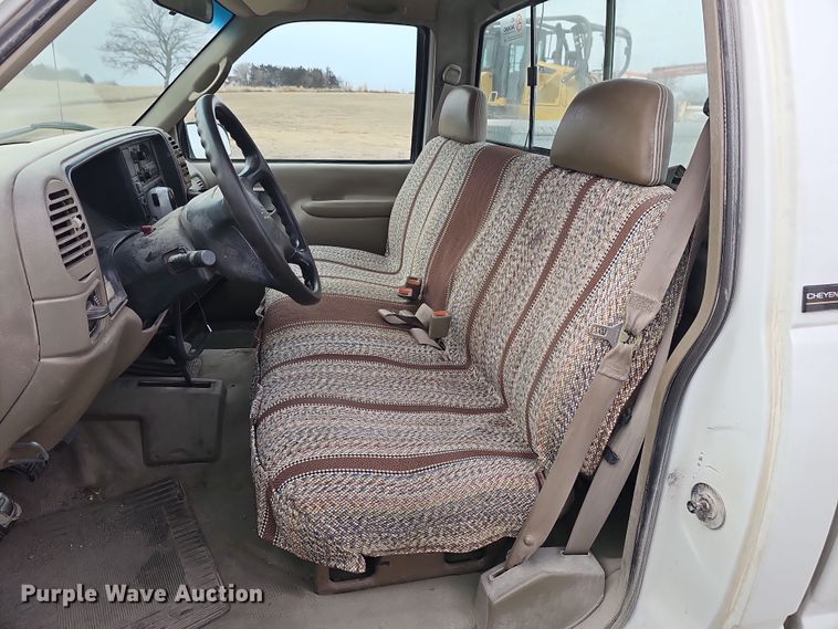 image for item DW3126 1996 Chevrolet K2500 Cheyenne pickup truck