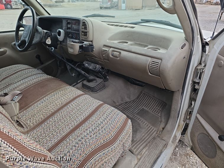 image for item DW3126 1996 Chevrolet K2500 Cheyenne pickup truck