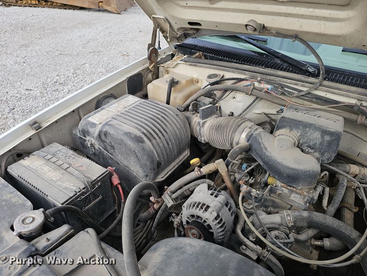 image for item DW3126 1996 Chevrolet K2500 Cheyenne pickup truck