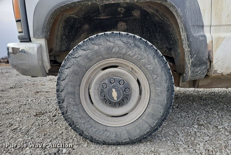image for item DW3126 1996 Chevrolet K2500 Cheyenne pickup truck