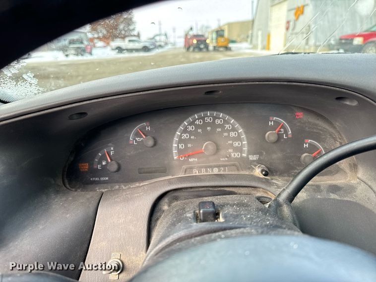 image for item EG7120 2002 Ford F150 pickup truck