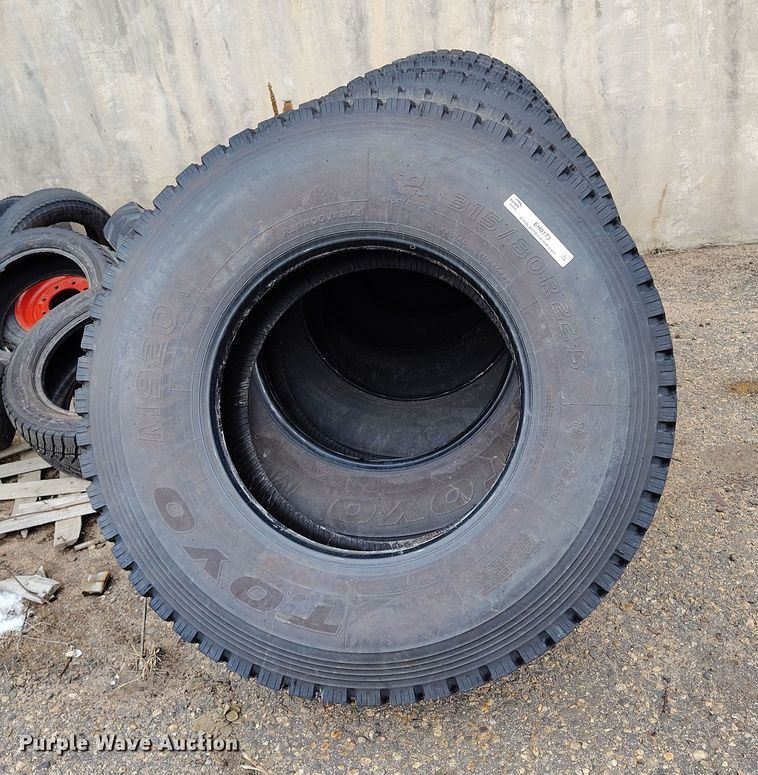 image for item EH0173 (8) Toyo M920 315/80R22.5 tires
