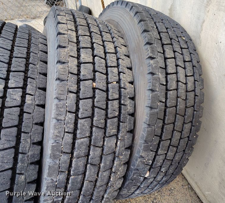 image for item EH0173 (8) Toyo M920 315/80R22.5 tires